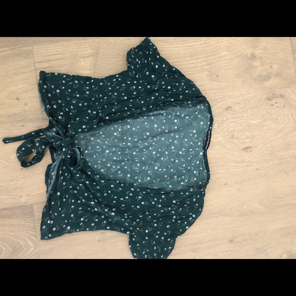BRANDY MELVILLE GREEN FLORAL WRAP TOP